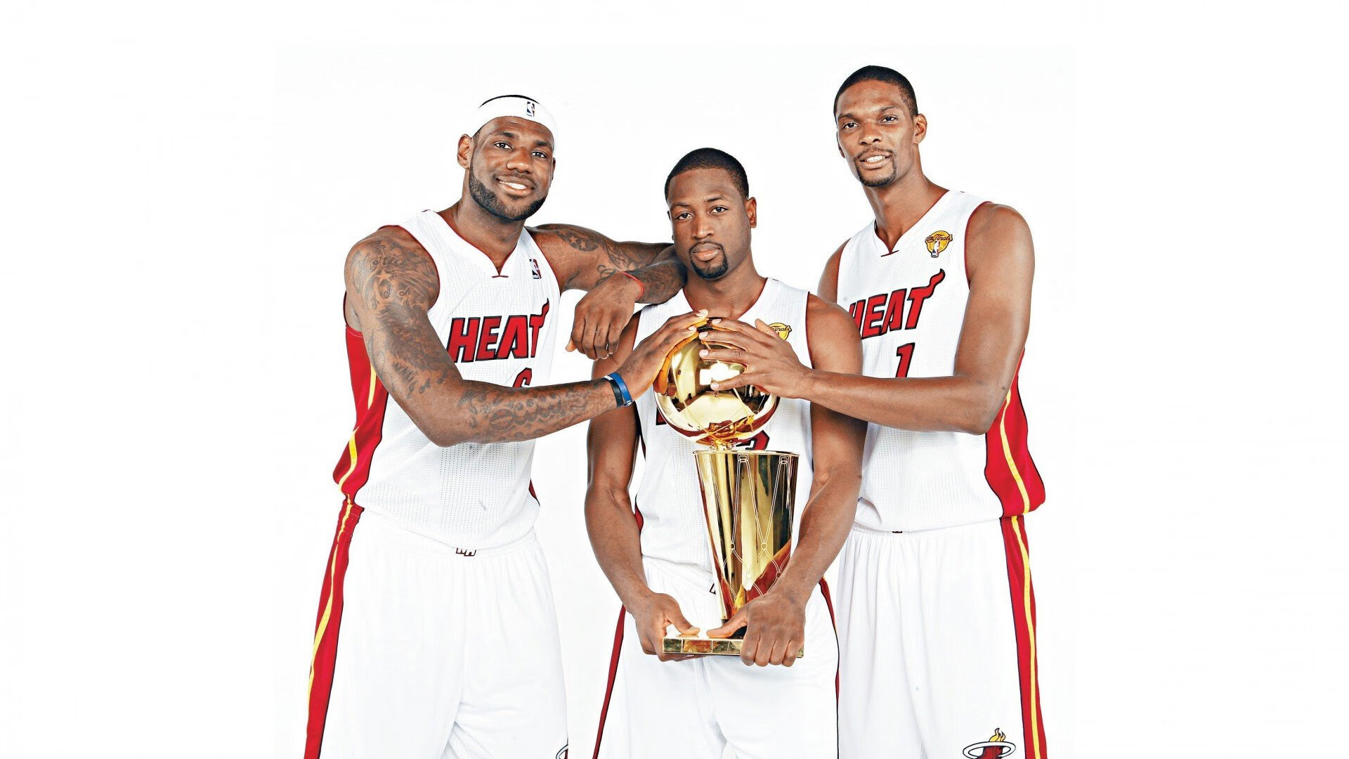 篮球次元壁破裂!当美式个人英雄主义撞上东方钢铁洪流,拉文的一记飞扣,为何能让华南虎的王朝梦碎?