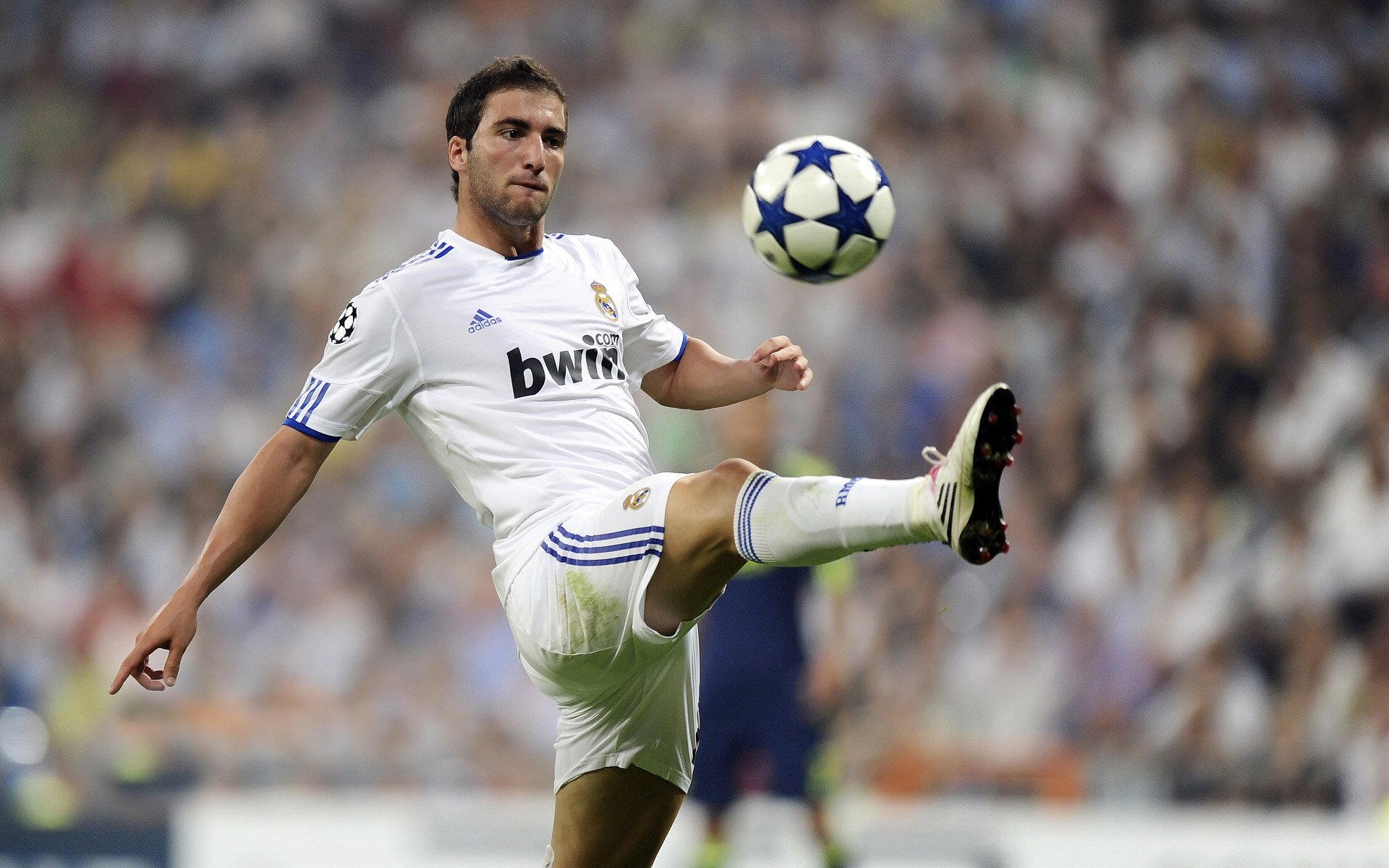 惊天逆转!三笘薰末节独造3球撕裂枪手,亚洲天王让伦敦雨夜窒息